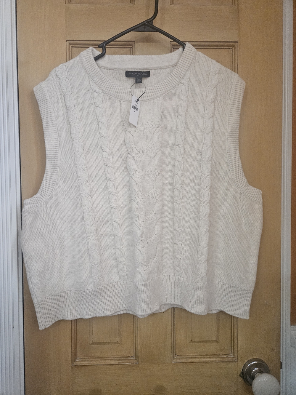 Banana Republic Cream Cable-Knit Crewneck Sleeveless Sweater